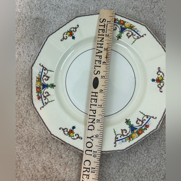 Paramount Plate by Myott Staffordshire Flowers in Vases, Multisided Gold Trim - Picture 5 of 7